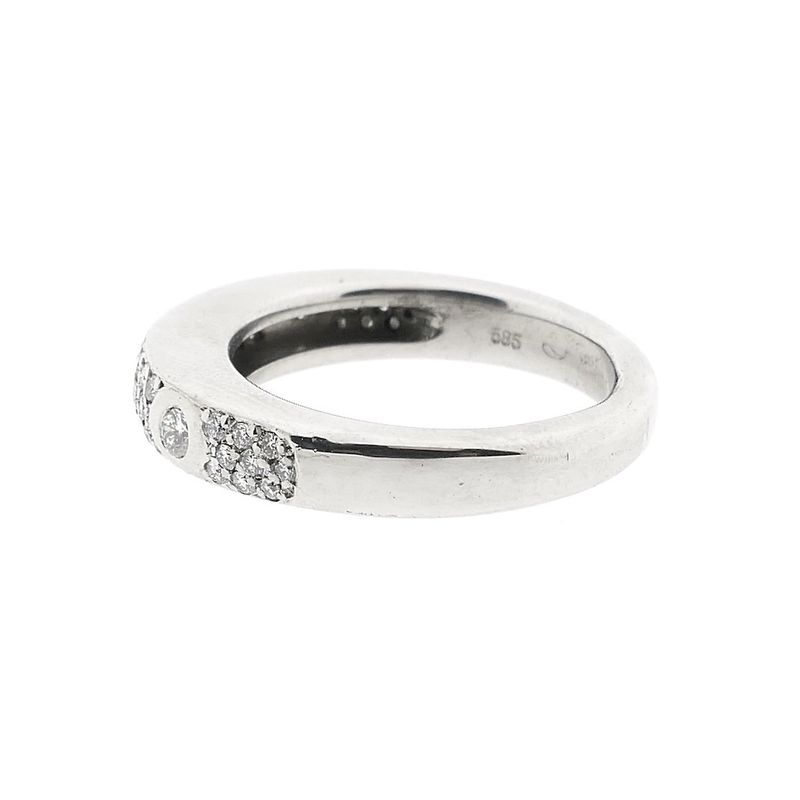 Image 8 of White gold pavé ring with diamonds