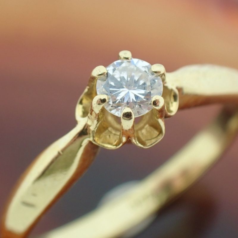 Image 2 of Gold solitaire ring with diamond; 0.17 ct.