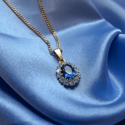 18K gold pendant with synthetic sapphire and zirconia Image 2 of 18K gold pendant with synthetic sapphire and zirconia