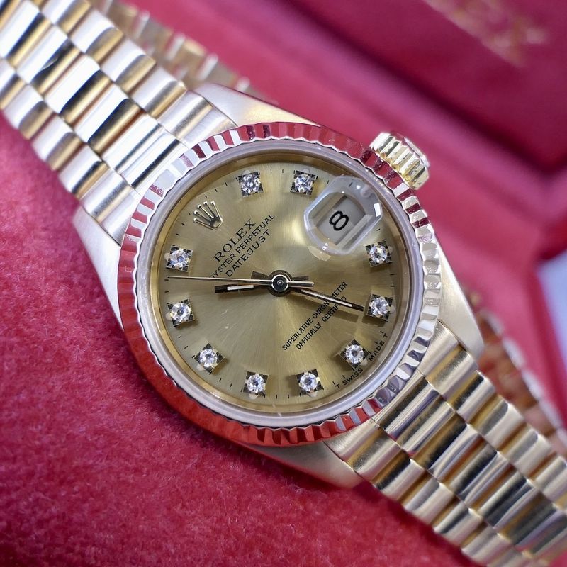 Image 18 of Rolex Datejust 26mm 18k Gold Women's Watch