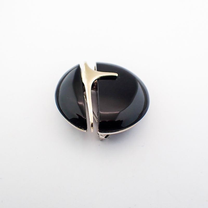 Image 5 of White gold brooch with onyx