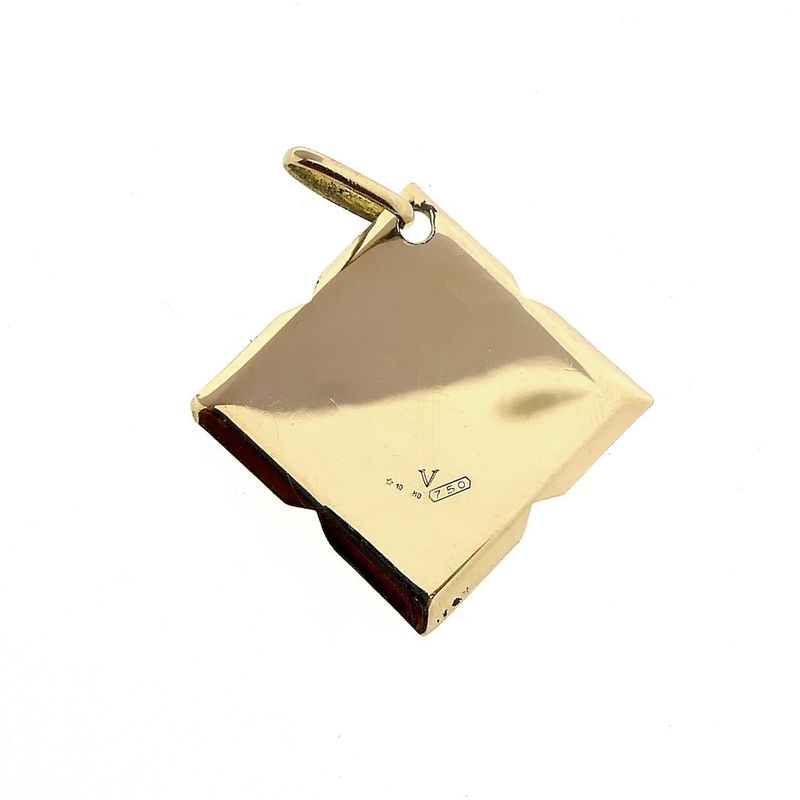 Image 5 of 18 carat gold pendant; Saudi Arabia