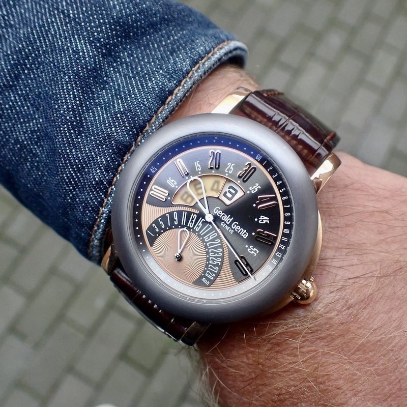 Image 14 of Gerald Genta Arena Bi-Retro; 18k gold men's watch with Tantalum bezel