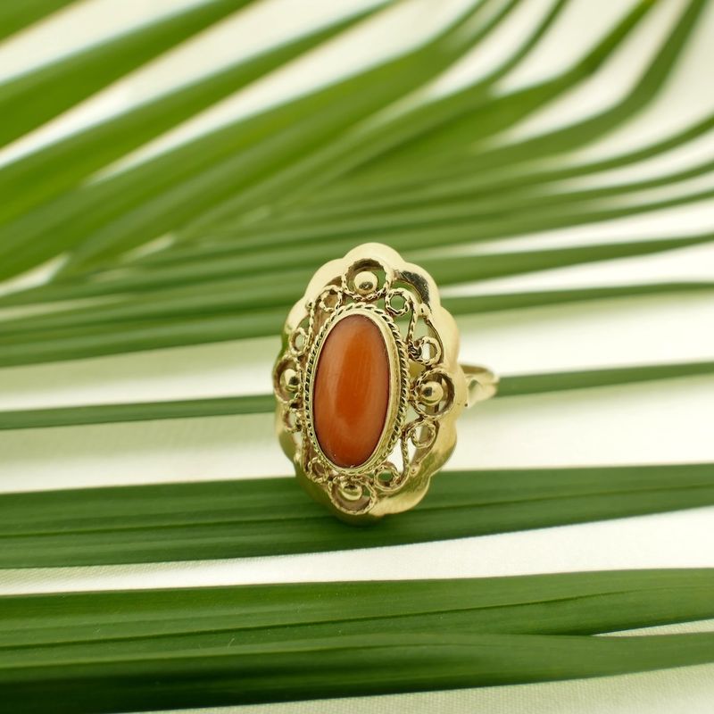 Image 2 of Gold ring with red coral | Vintage