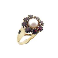 Ring with garnet stones and pearl | Vintage
