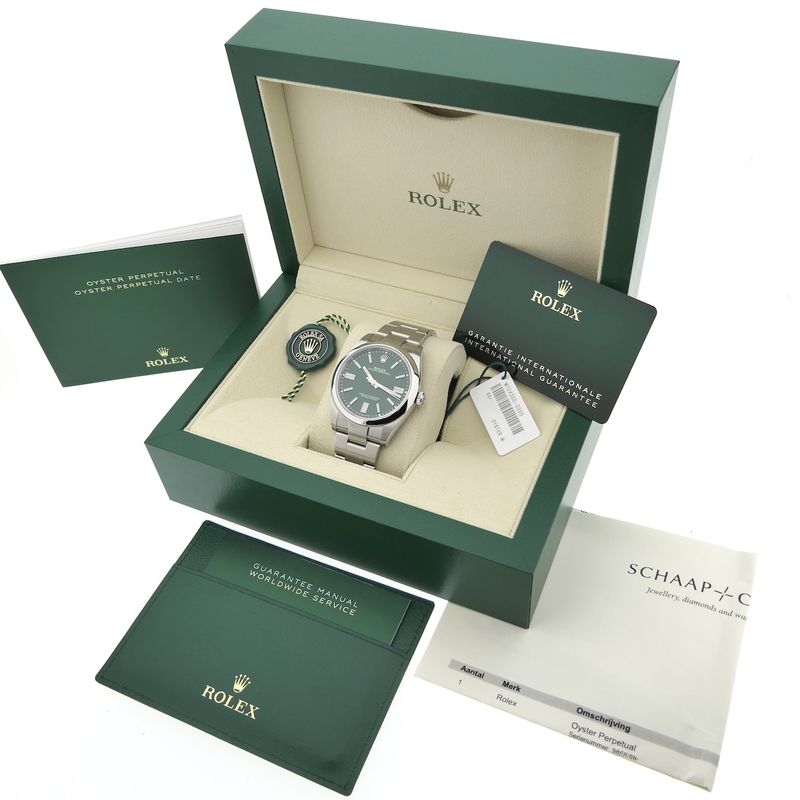 Image 4 of Rolex Oyster Perpetual 41 'Green' 124300; Automatic men's watch