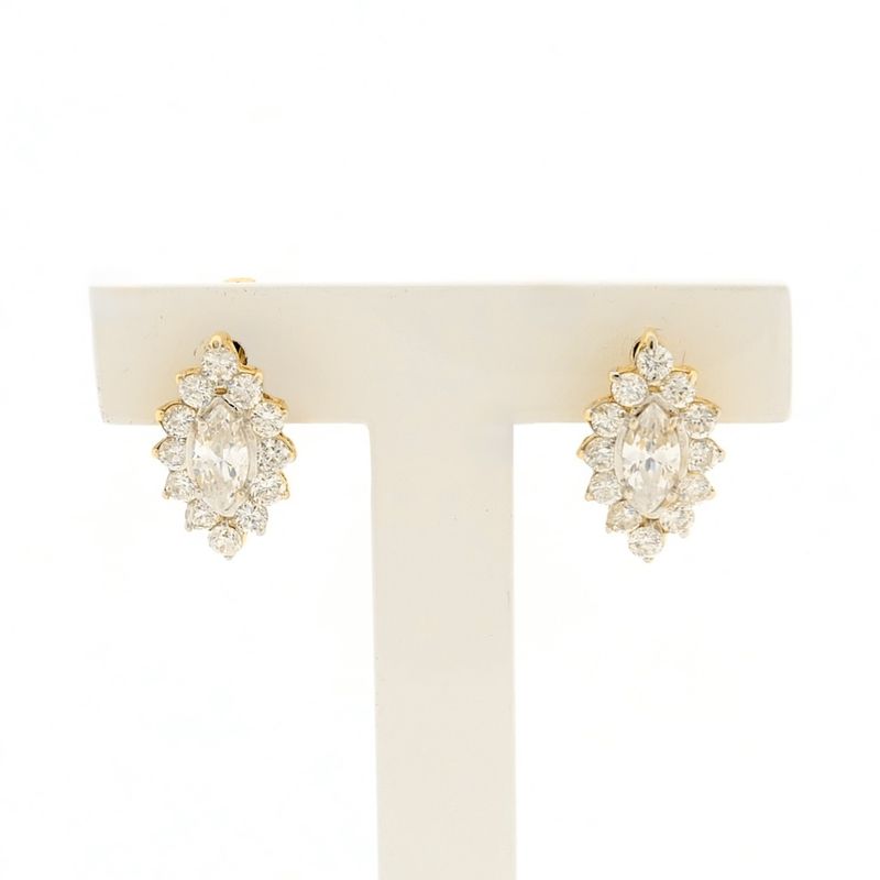 Image 4 of Gold stud earrings with zirconia