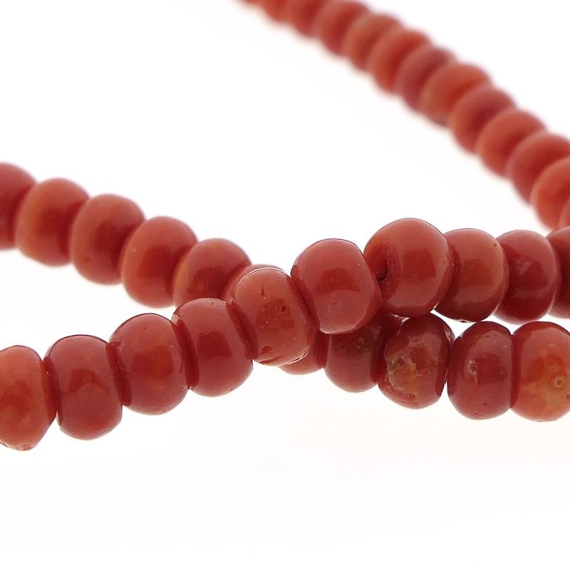Image 4 of Blood coral bead necklace with gold clasp; Antique | 43.5 cm