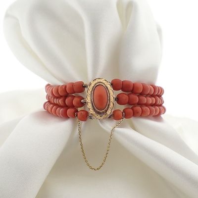 Image 2 of Red coral beads bracelet with gold clasp; Antique | Ø 64mm