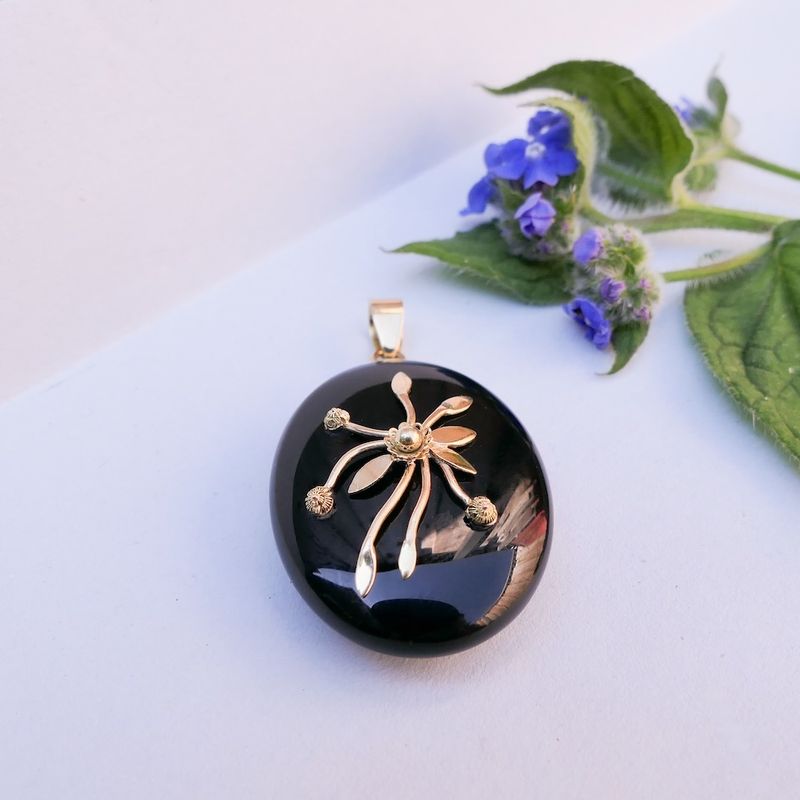 Image 6 of Vintage gold locket pendant with onyx