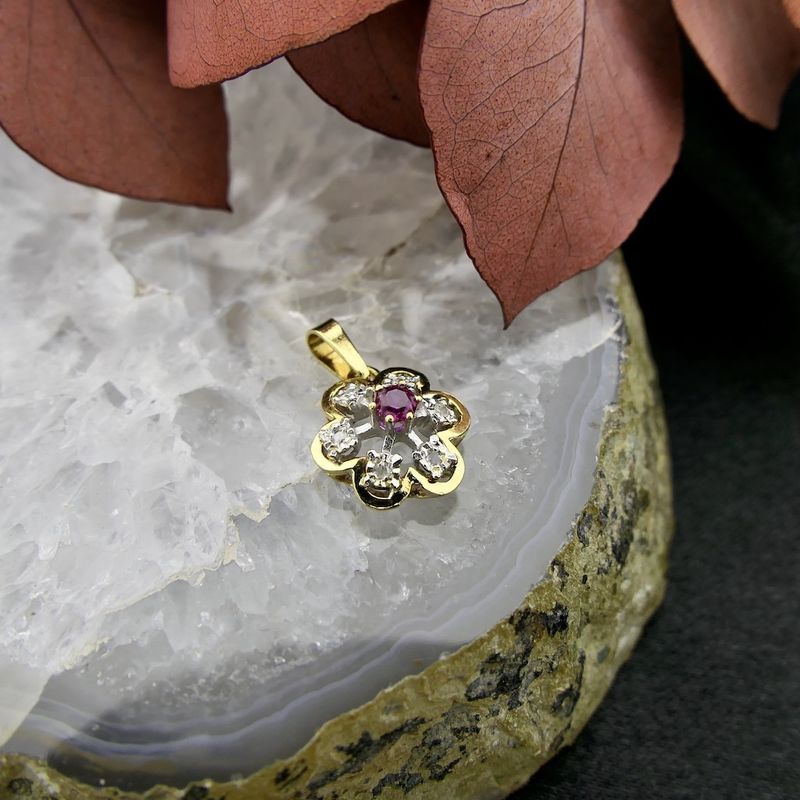 Image 2 of Gold pendant with ruby ​​and diamond | 0.06 ct.