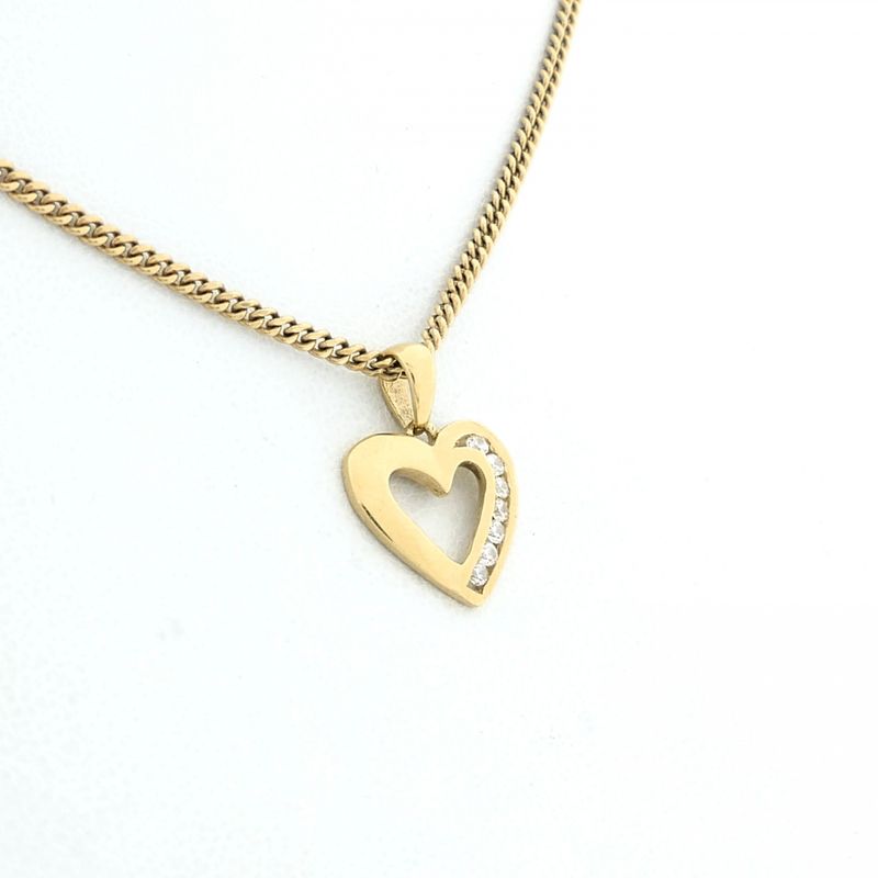 Image 5 of Gold pendant of a heart with zirconia