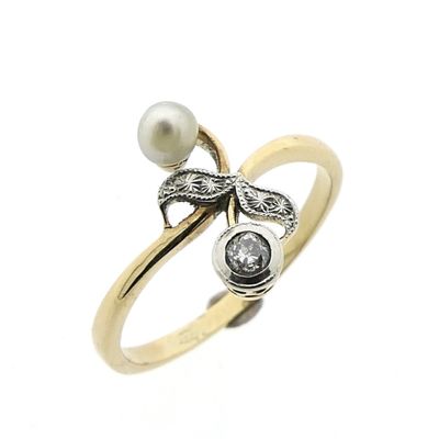 Image 1 of Gold ring with pearl and diamond | 0.10 ct.