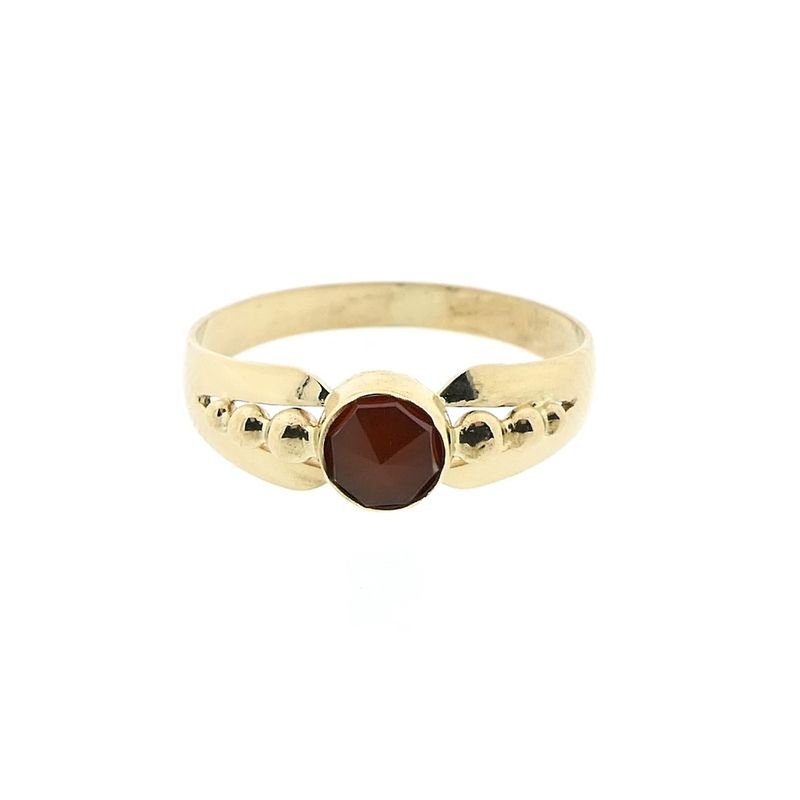 Image 3 of Vintage gold solitaire ring with carnelian