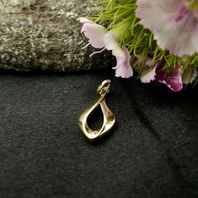 Golden fantasy pendant Image 2 of Golden fantasy pendant