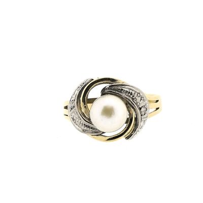 Two-tone gold ring with pearl and diamonds; 0.02 ct. Image 2 of Two-tone gold ring with pearl and diamonds; 0.02 ct.
