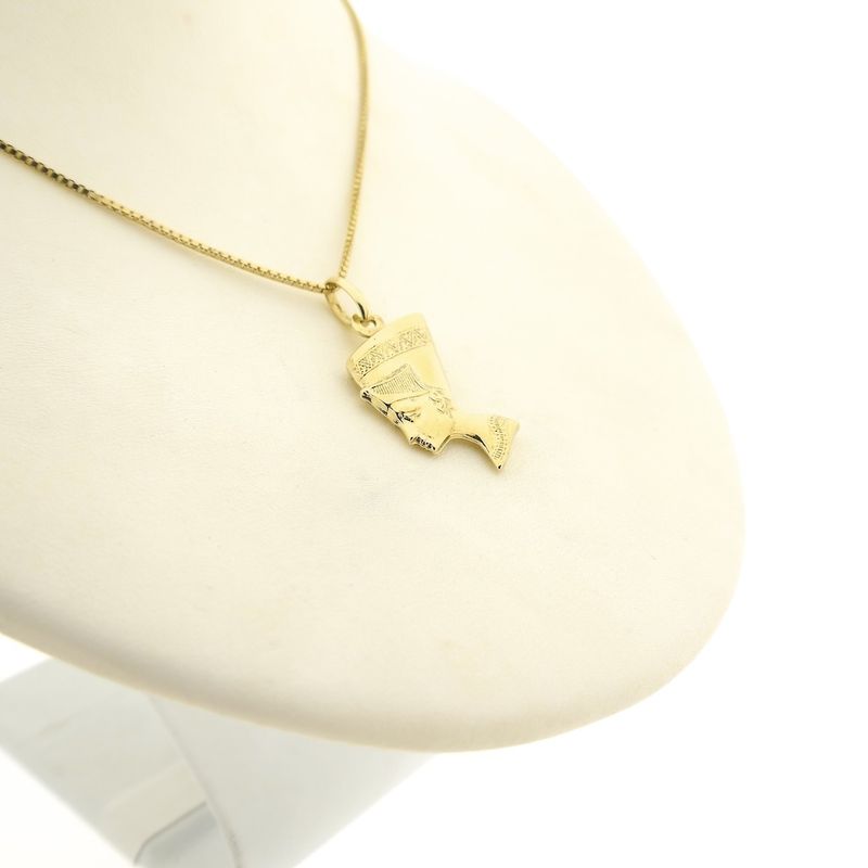 Image 7 of Gold pendant of Egyptian Queen Nefertiti