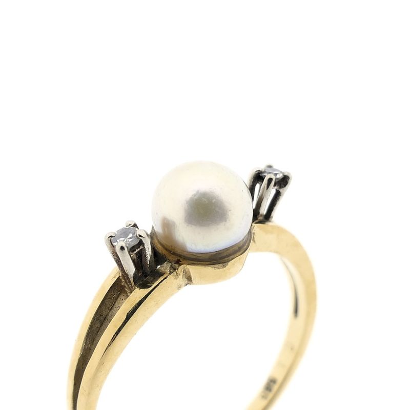 Image 2 of Gold ring with pearl and diamonds; 0.04 ct.