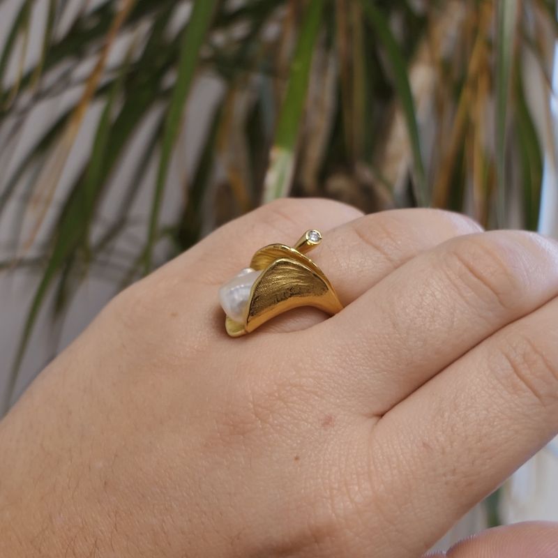 Image 8 of Gold cocktail ring with baroque pearl and diamond; 0.05 ct.