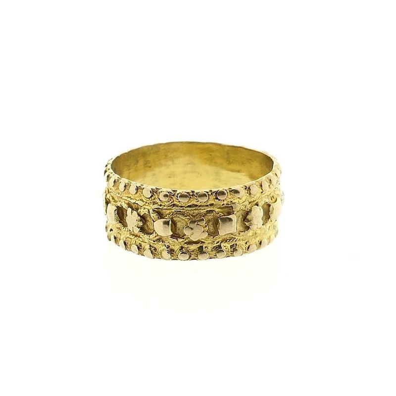 Image 3 of Gold ring with pattern
