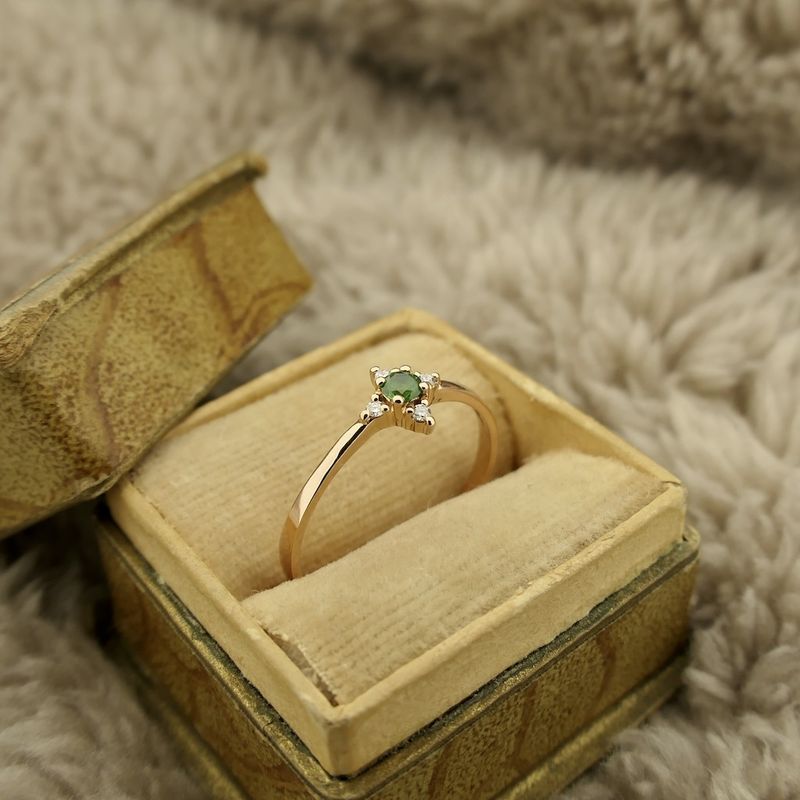 Image 2 of 18K rose gold ring with emerald and diamond | 0.04 ct.