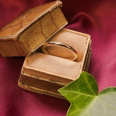 Image 2 of Gold sliding ring | Diamonde