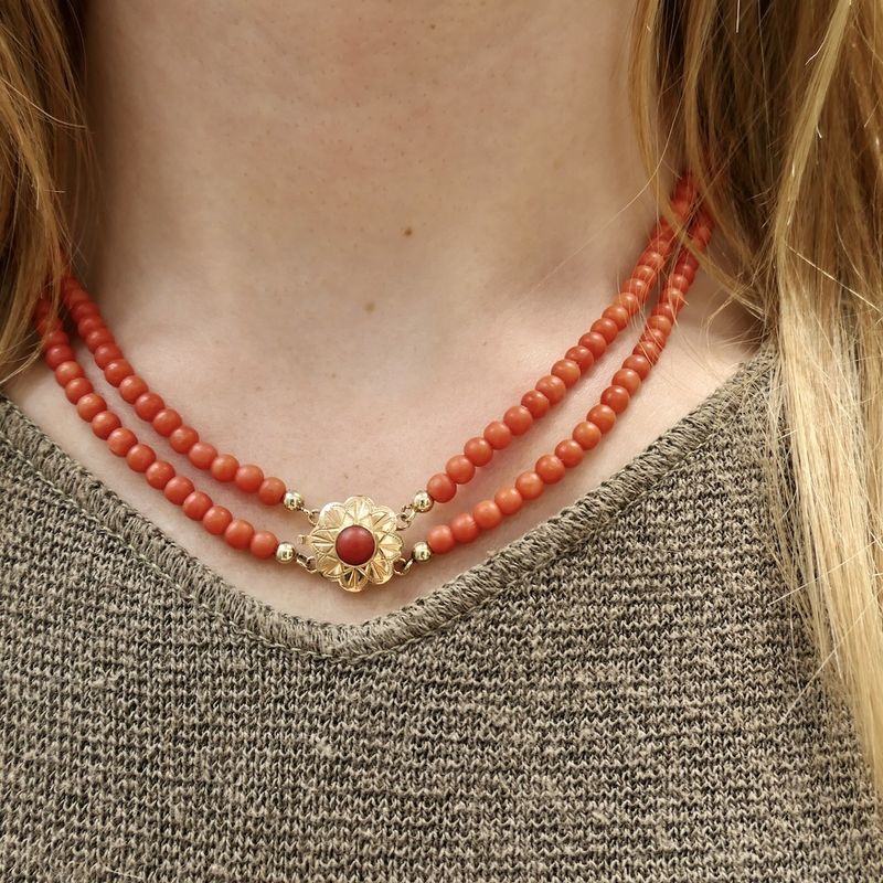 Image 10 of Antique blood coral bead necklace with gold decorative clasp | 43 cm