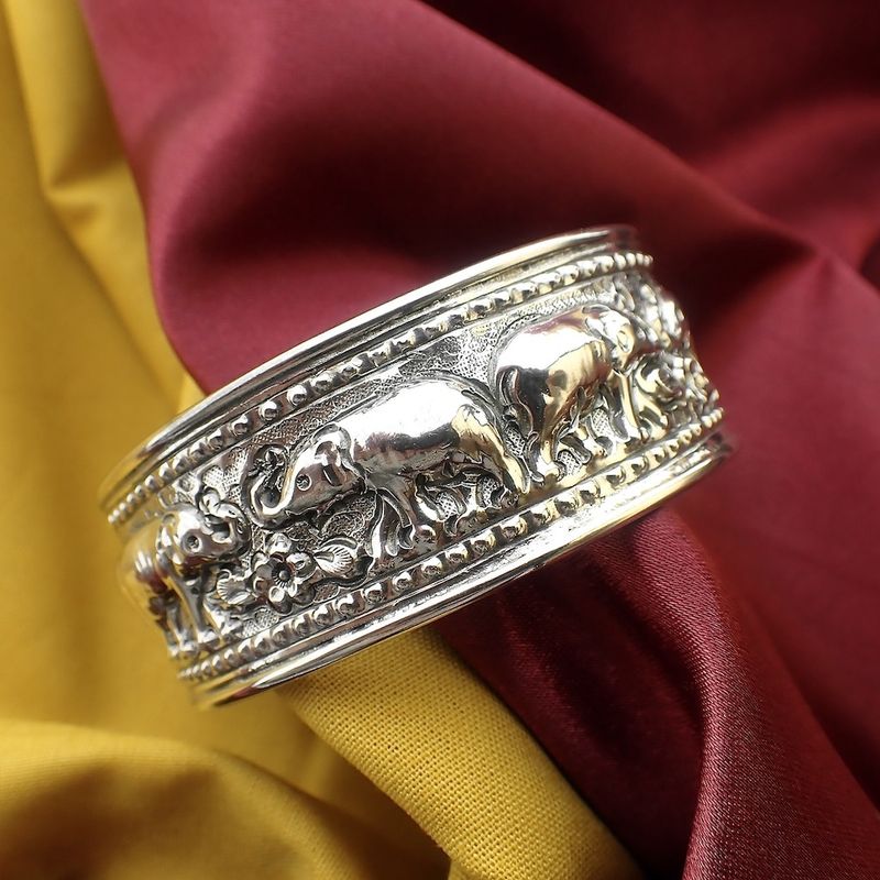 Image 2 of Silver elephant bracelet | Ø 65 mm