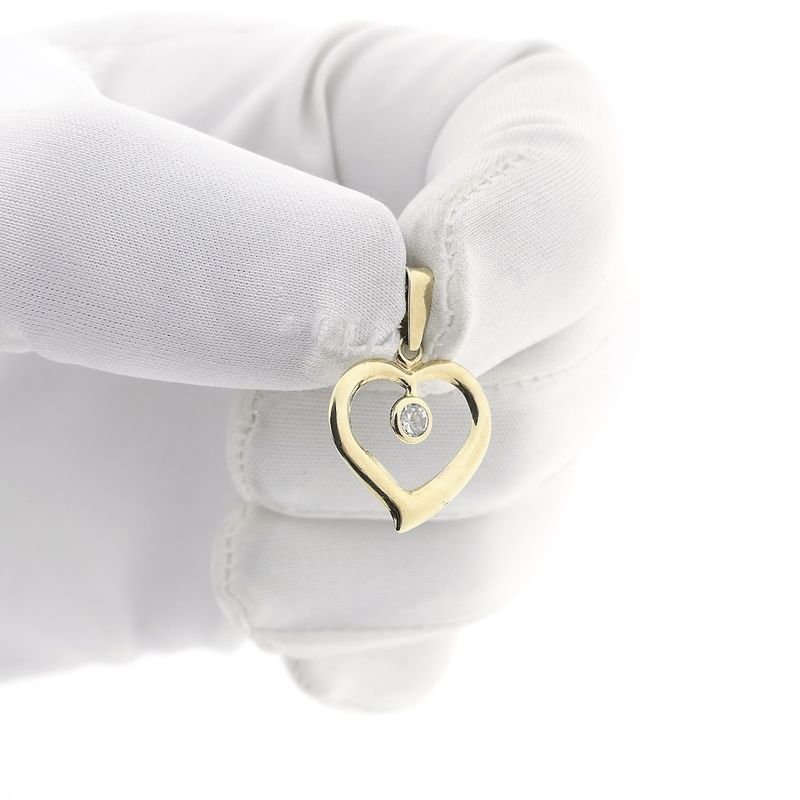 Image 9 of Gold pendant of a heart with zirconia