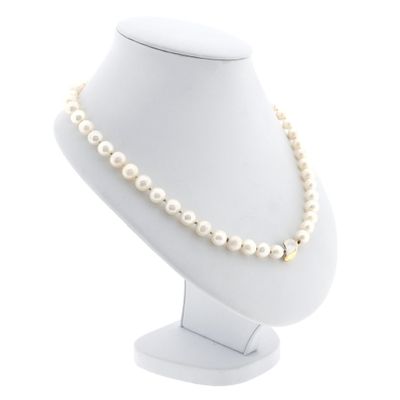 Image 2 of Pearl necklace with 9 carat bicolor clasp