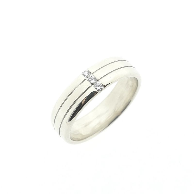 Image 1 of 9 carat ring with diamonds; 0.075 ct.