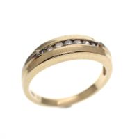 Gold ring with diamonds; 0.06 ct.