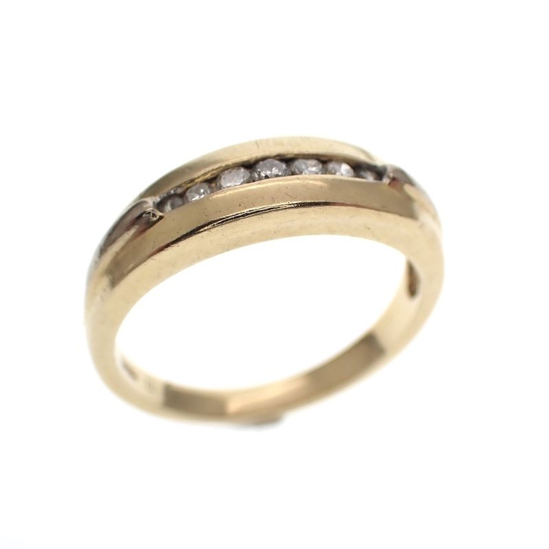 Image 1 of Gold ring with diamonds; 0.06 ct.