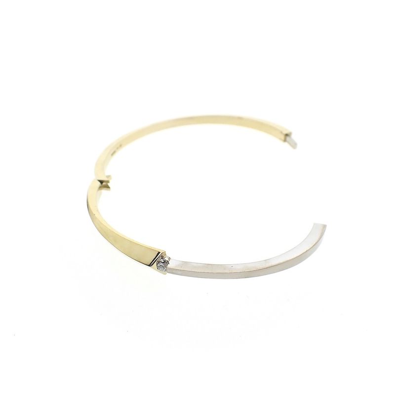 Image 8 of Two-tone gold bangle; Diamond | Ø 61 mm