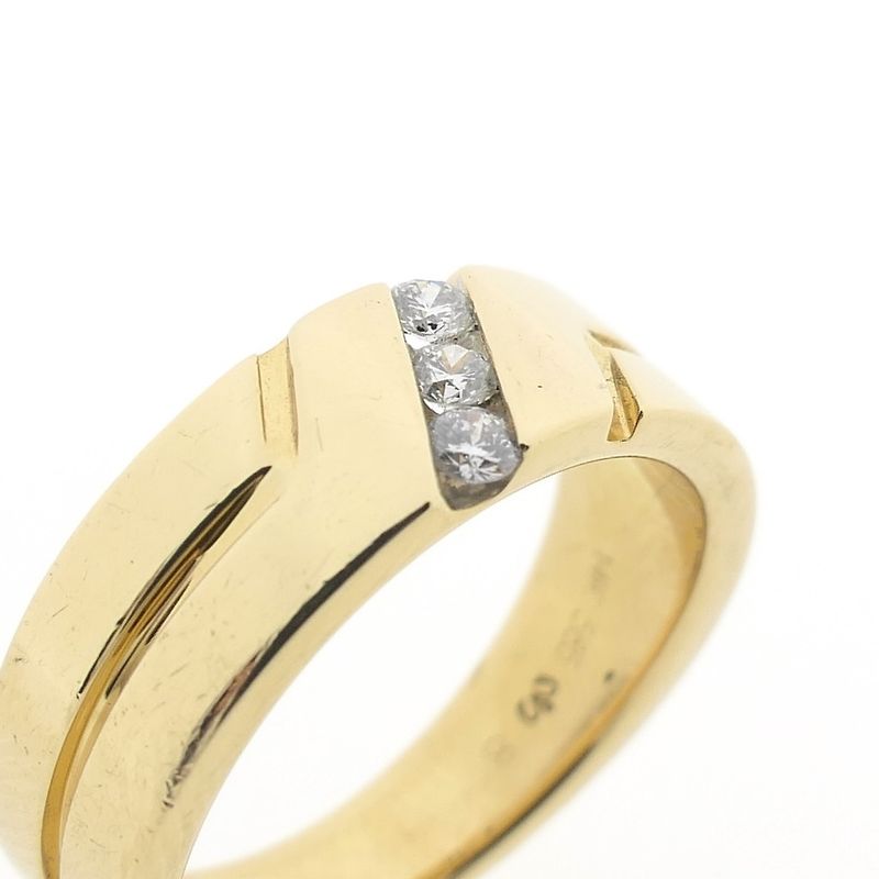 Image 3 of Gold ring with diamonds 0.15 ct.