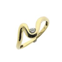 Gold ring with zirconia
