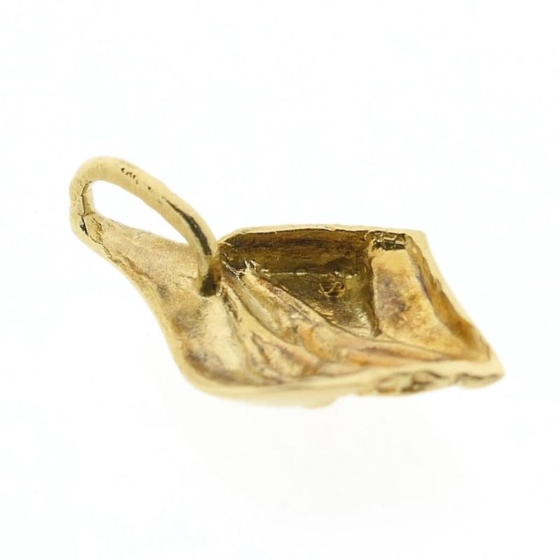 Image 6 of Gold pendant with diamond; 0.01 ct.