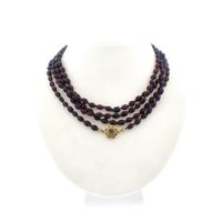 Glass bead necklace/sautoir with gold clasp