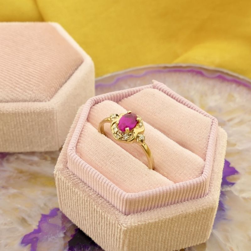 Image 2 of Gold ring with ruby and diamond | 0.04 ct.