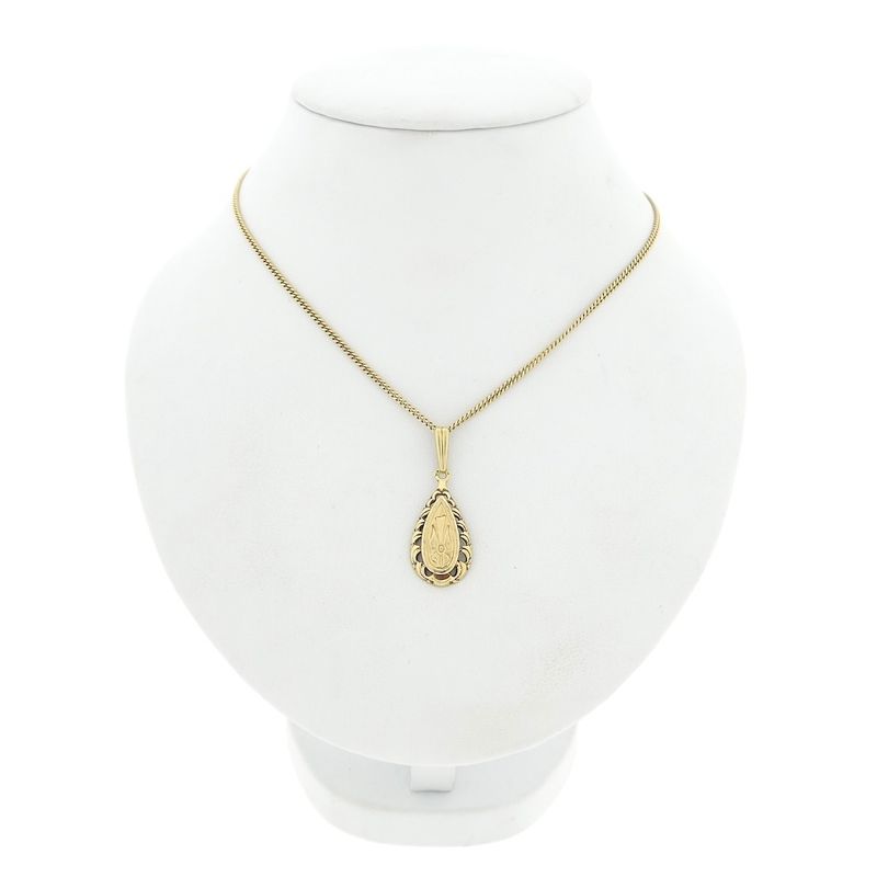 Image 7 of Gold pendant with elegant engraving