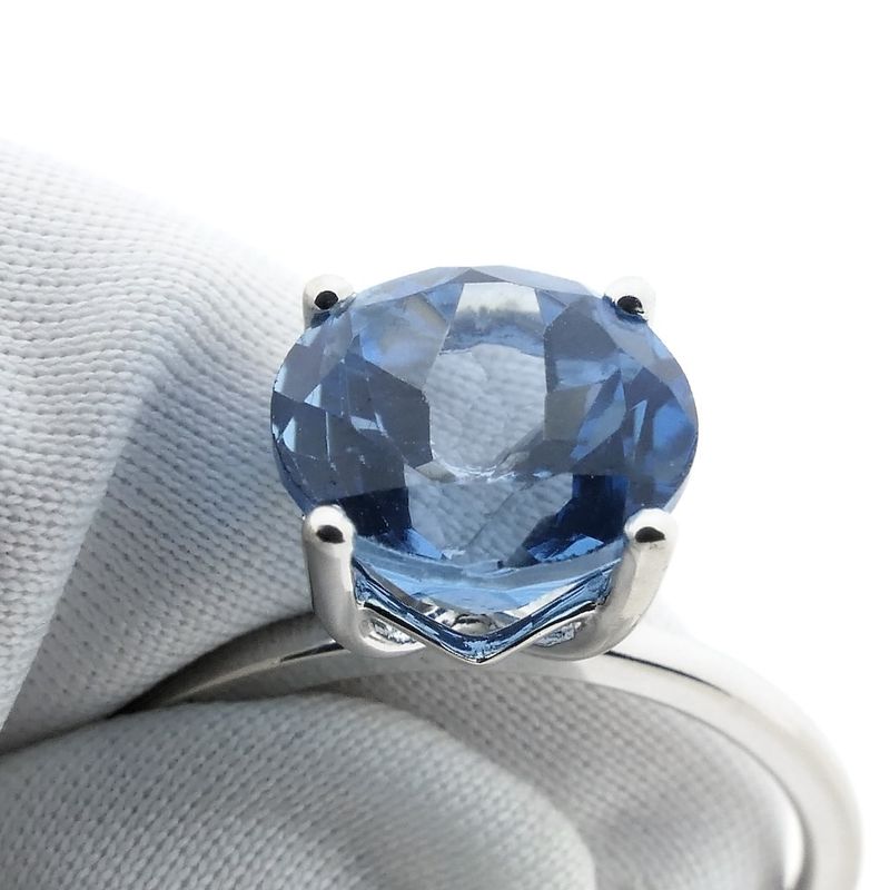 Image 5 of White gold solitaire ring with topaz