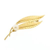Gold feather brooch with pearl
