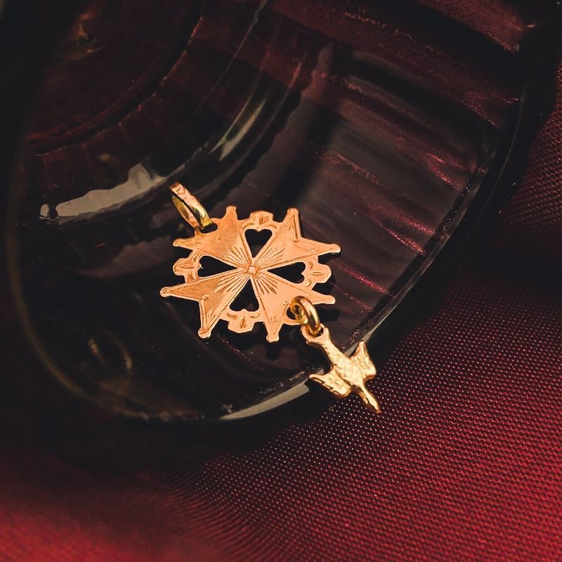 Image 2 of Gold pendant | Huguenot Cross