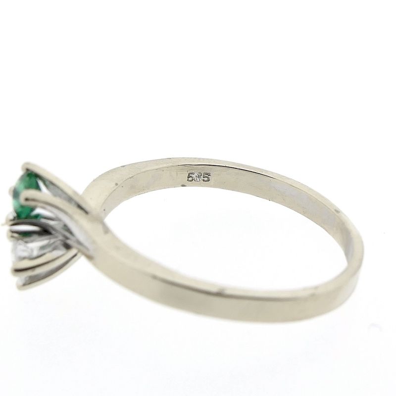 Image 4 of White gold ring with emerald and diamond | Toi et moi