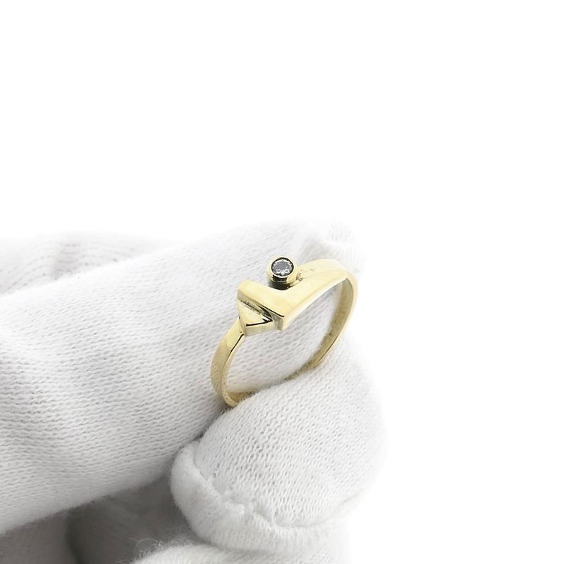 Image 9 of Gold ring with zirconia