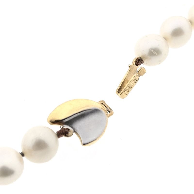 Image 14 of Pearl necklace with 9 carat bicolor clasp