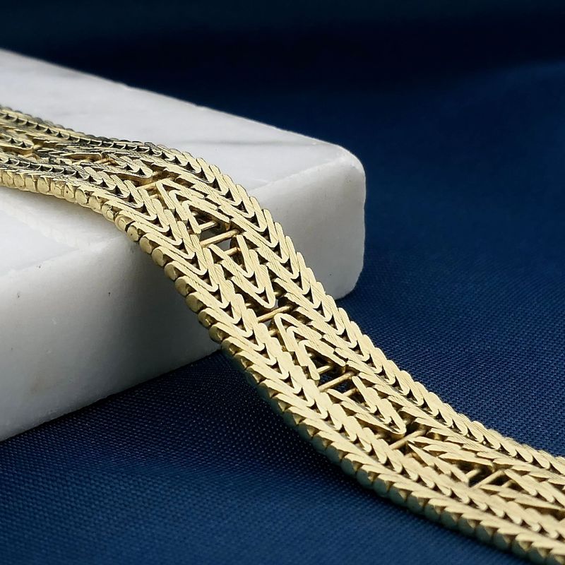 Image 2 of Gold Bracelet with Herringbone Pattern; 14 Karat; 18.5 cm