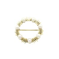 Gold brooch with pearl