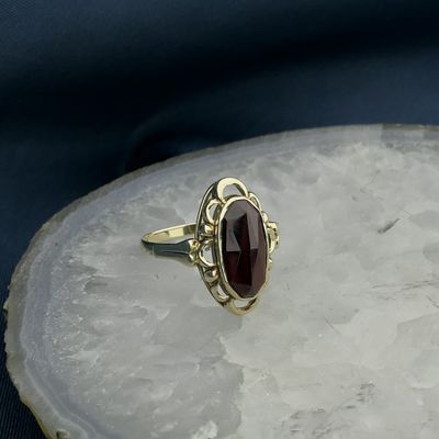 Gold ring with garnet | Vintage Image 2 of Gold ring with garnet | Vintage