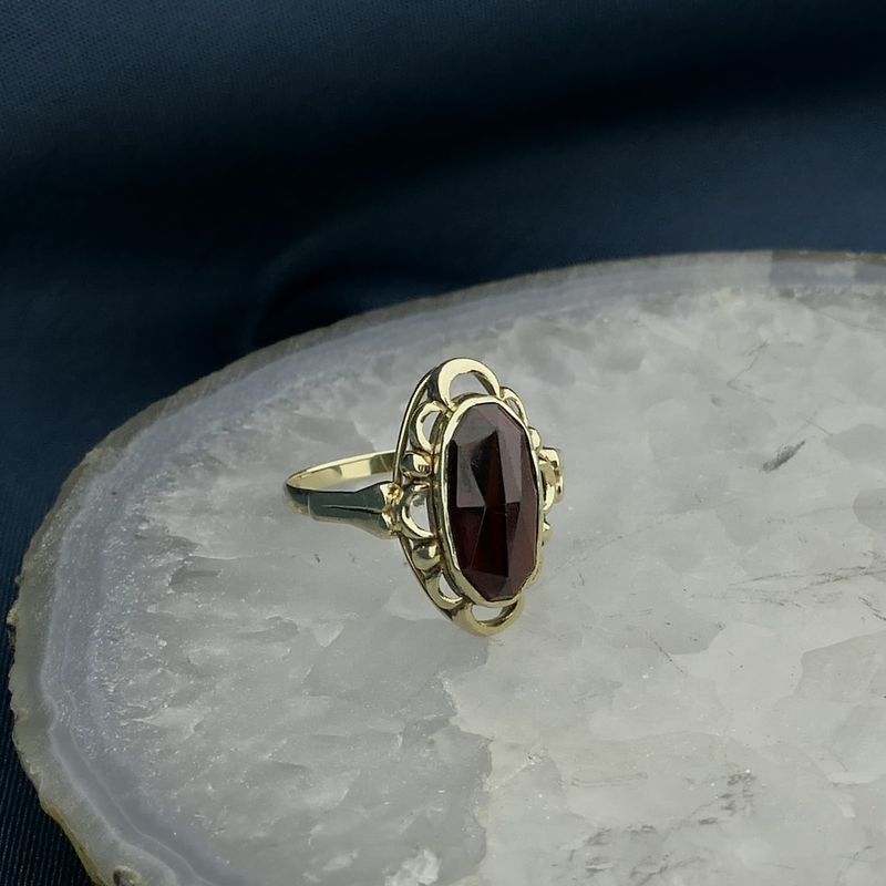 Image 2 of Gold ring with garnet | Vintage